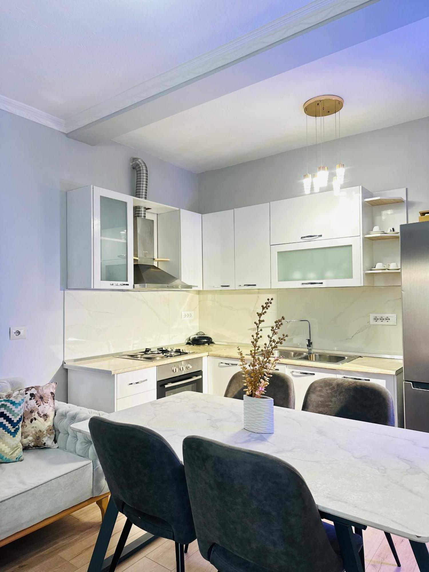 Bllok: Central Cozy Stay, 24/7 Self Check-In ティラナ エクステリア 写真